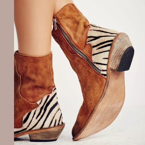 NEW FREE PEOPLE LAST OUTLAW CALF SUEDE ANKLE BOOT - Picture 4 of 6